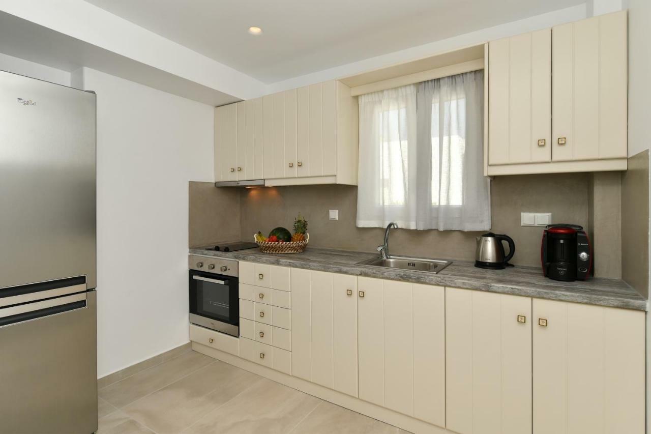Corina Studios-Apartments Науса Екстериор снимка